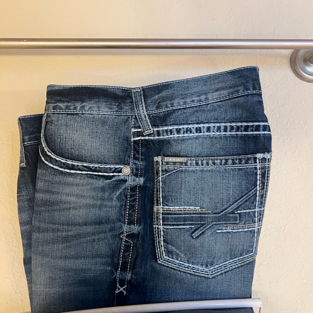 Ariat Jeans Mens 35x32 Blue M5 Slim Straight
Fresh from the cleaners starched